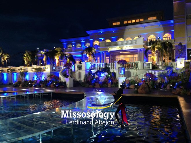 Sân khấu diễn ra Chung kết Hoa hậu Trái Đất 2013.